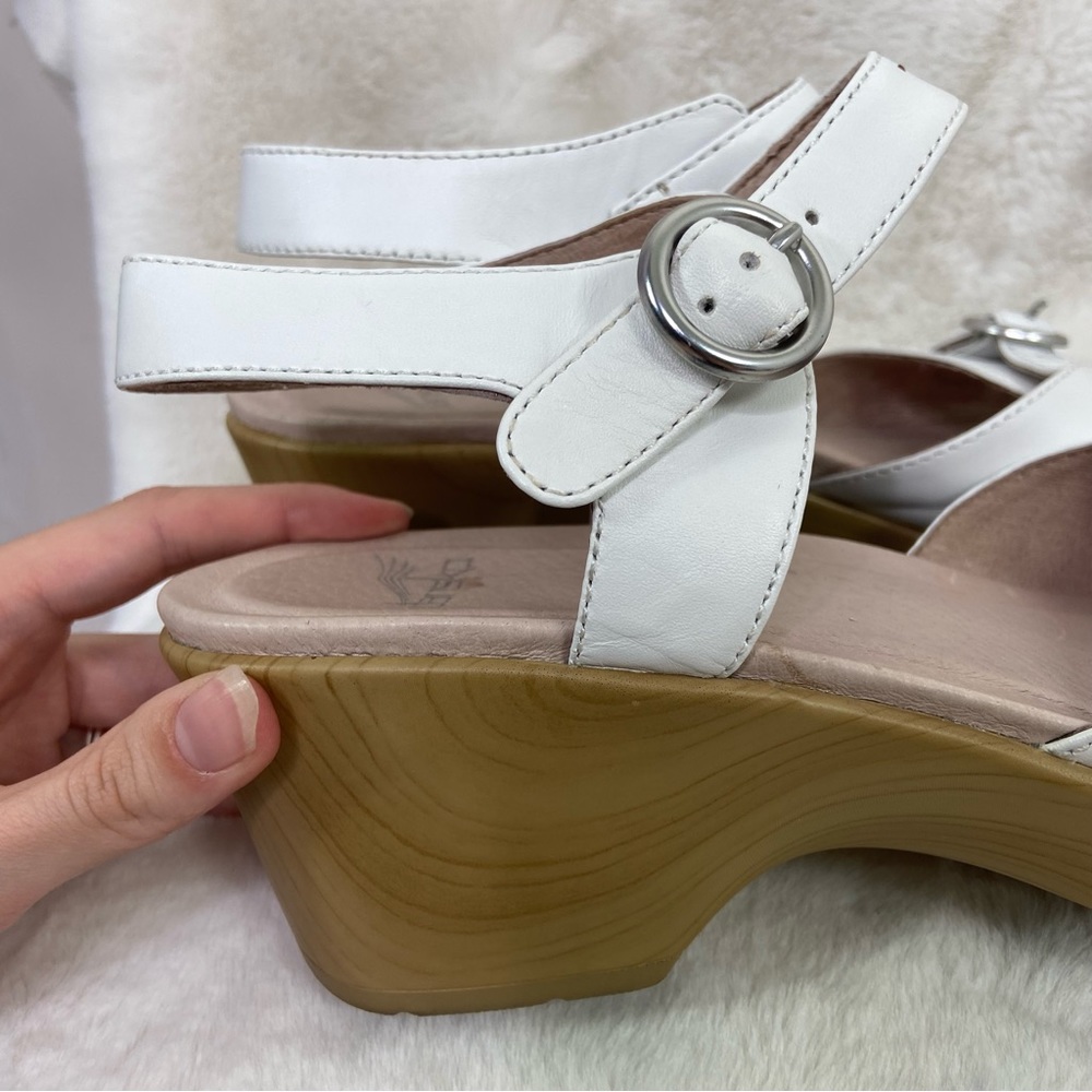 Dansko White June Leather Sandal size 39/8.5/9. - Picture 15 of 15